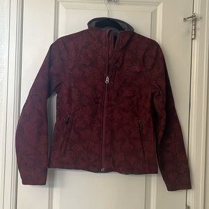 Women’s The North Face full zip soft shell.